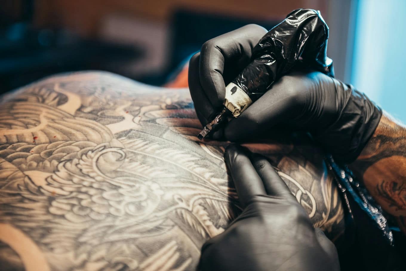 Jakie są najważniejsze kwestie dotyczące higieny w studio piercingu i tatuażu?