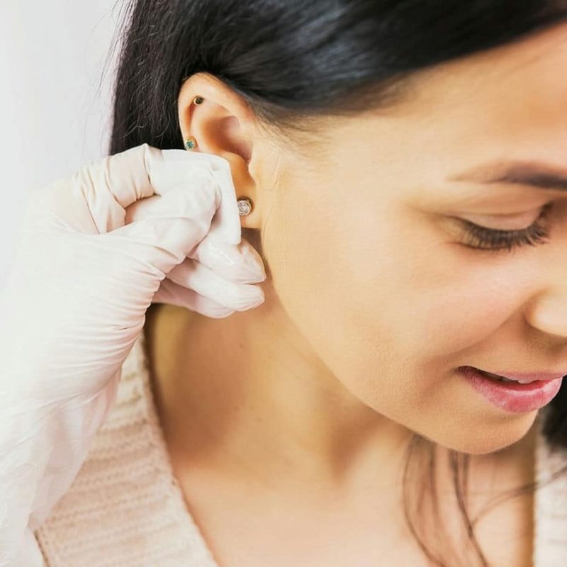 pielęgnacja przekłutych uszu